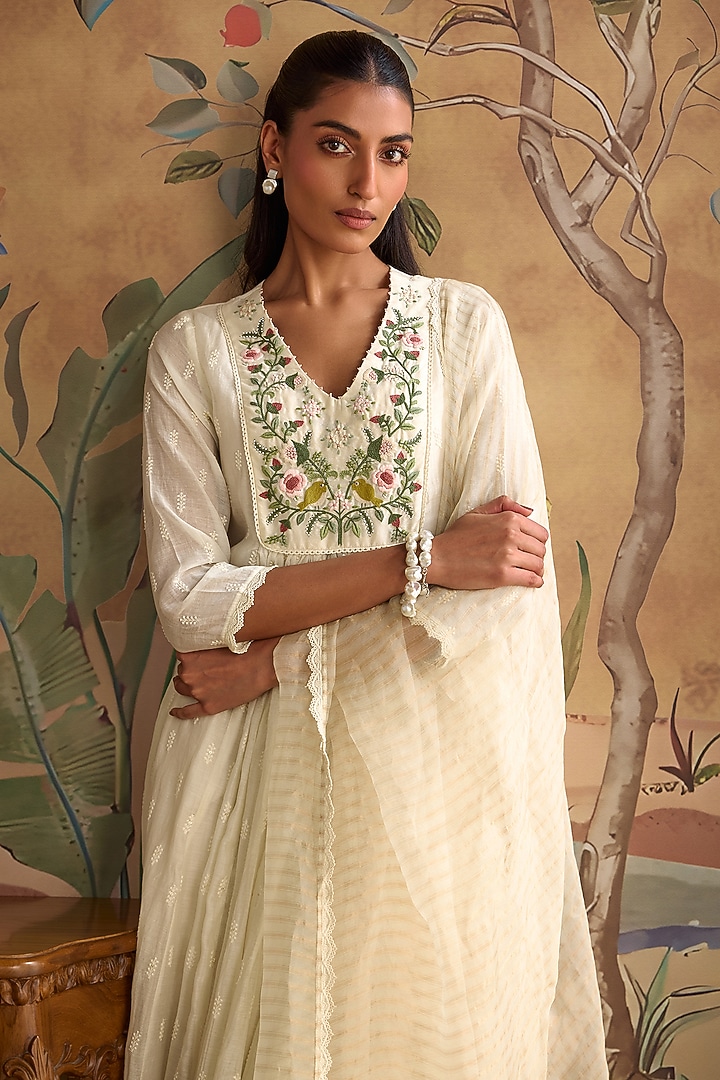 Ivory Chanderi Thread Embroidered A-Line Kurta Set by Kritika Dawar at Pernia's Pop Up Shop