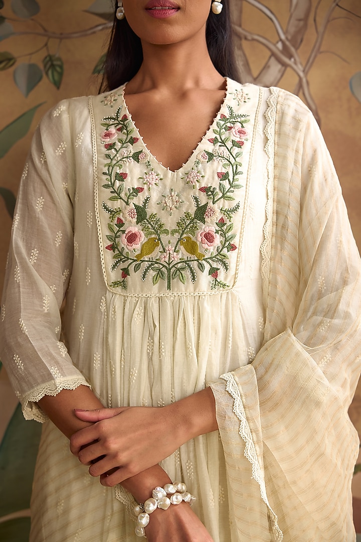 Ivory Chanderi Thread Embroidered A-Line Kurta Set by Kritika Dawar at Pernia's Pop Up Shop