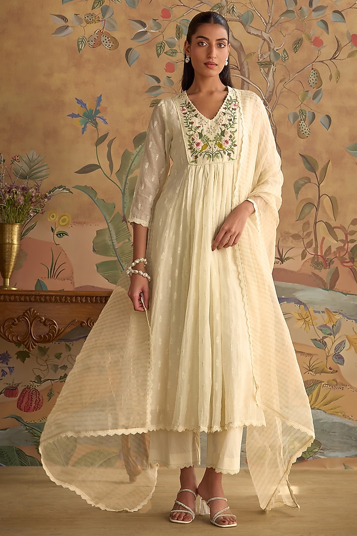 Ivory Chanderi Thread Embroidered A-Line Kurta Set by Kritika Dawar at Pernia's Pop Up Shop