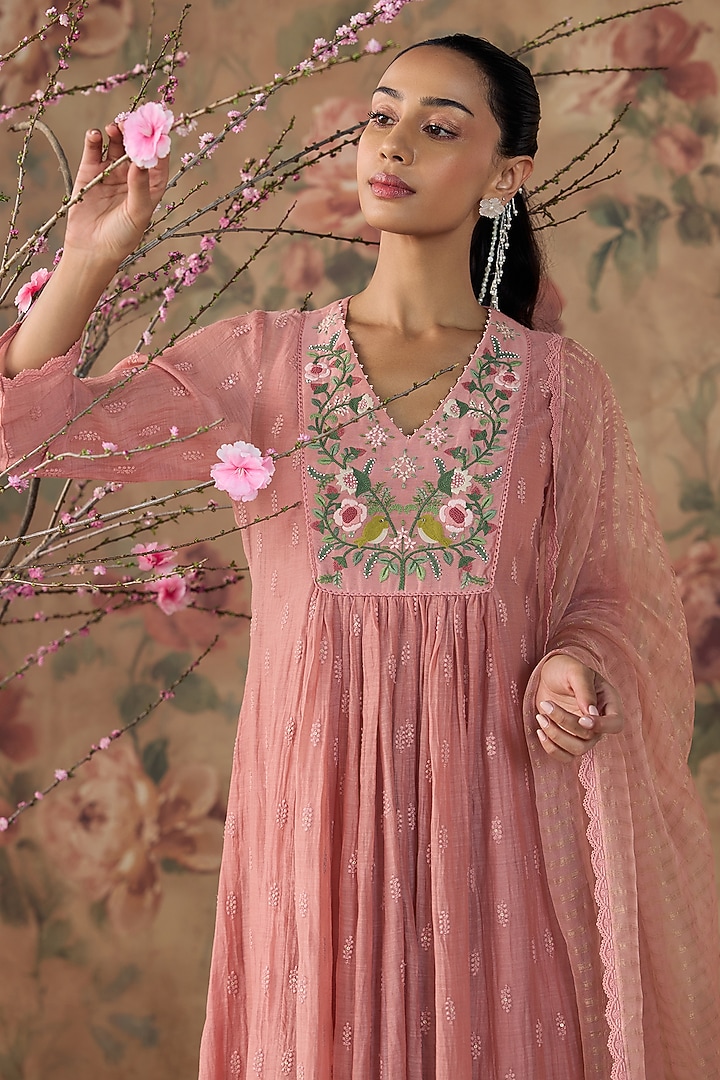 Blush Pink Chanderi Thread Embroidered A-Line Kurta Set by Kritika Dawar at Pernia's Pop Up Shop