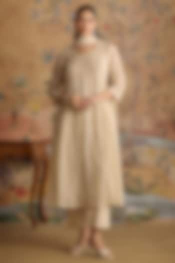 Ivory Chanderi Sequins Embroidered Kurta Set by Kritika Dawar at Pernia's Pop Up Shop