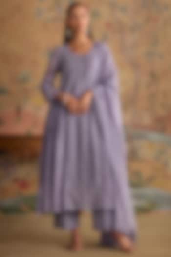 Violet Chanderi Thread Embroidered Kurta Set by Kritika Dawar at Pernia's Pop Up Shop