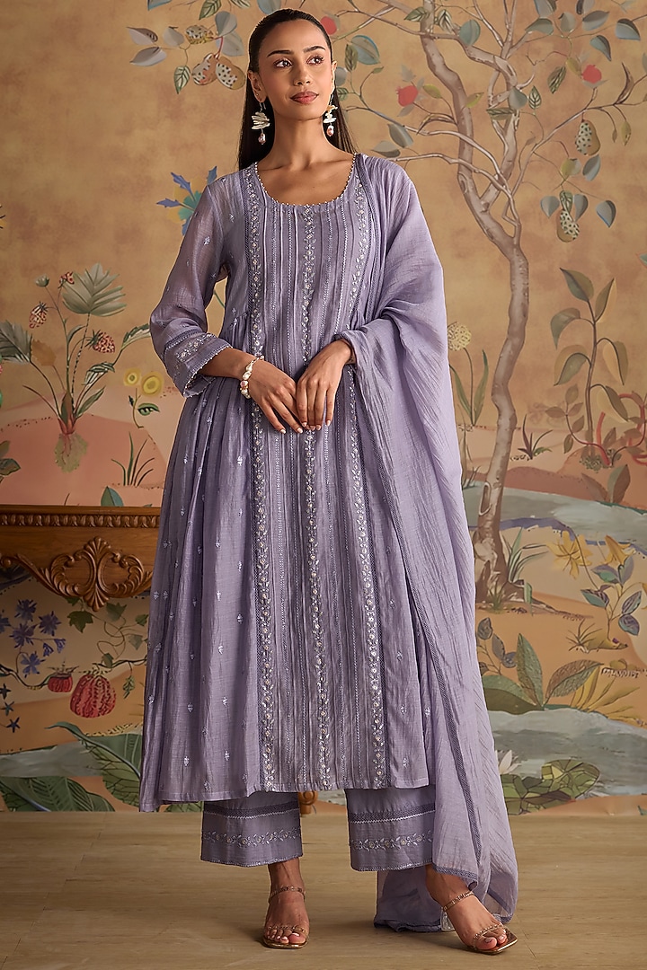Violet Chanderi Thread Embroidered Kurta Set by Kritika Dawar at Pernia's Pop Up Shop