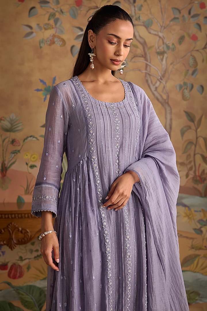 Violet Chanderi Thread Embroidered Kurta Set by Kritika Dawar at Pernia's Pop Up Shop