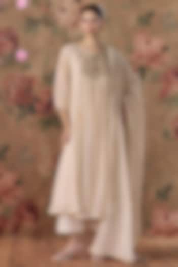 Ivory Chanderi Thread Embroidered Gathered Kurta Set by Kritika Dawar at Pernia's Pop Up Shop