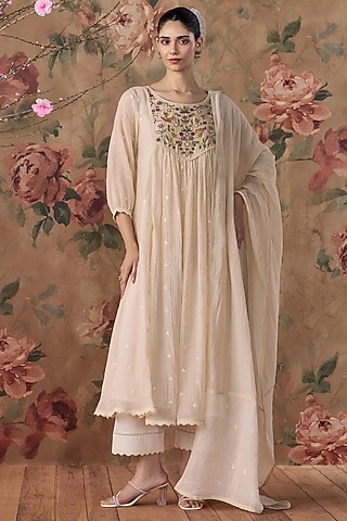 Ivory Chanderi Thread Embroidered Gathered Kurta Set by Kritika Dawar