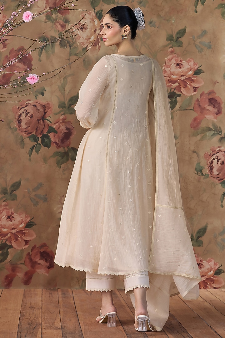Ivory Chanderi Thread Embroidered Gathered Kurta Set by Kritika Dawar at Pernia's Pop Up Shop