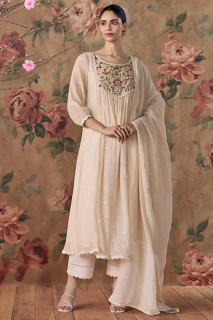Ivory Chanderi Thread Embroidered Gathered Kurta Set by Kritika Dawar at Pernia's Pop Up Shop