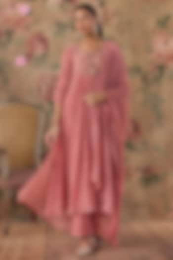 Blush Pink Chanderi Thread Embroidered Gathered Kurta Set by Kritika Dawar at Pernia's Pop Up Shop