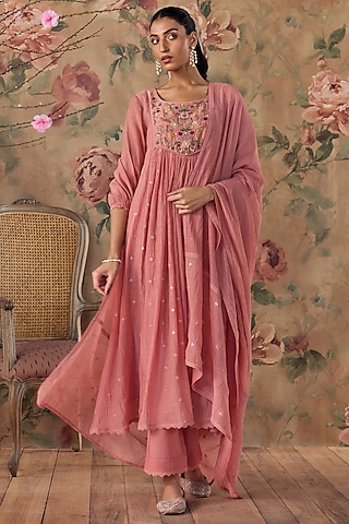 Blush Pink Chanderi Thread Embroidered Gathered Kurta Set by Kritika Dawar