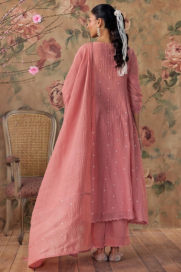 Blush Pink Chanderi Thread Embroidered Gathered Kurta Set by Kritika Dawar at Pernia's Pop Up Shop