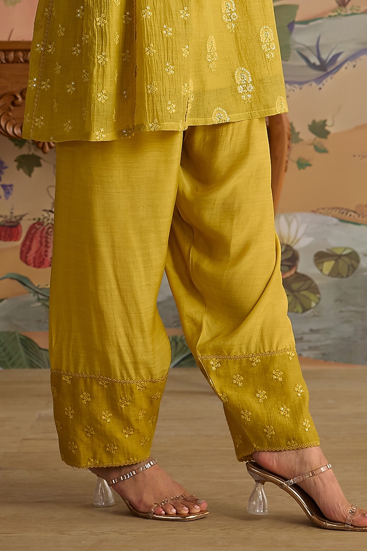 Yellow Chanderi Floral Embroidered A-Line Kurta Set by Kritika Dawar at Pernia's Pop Up Shop
