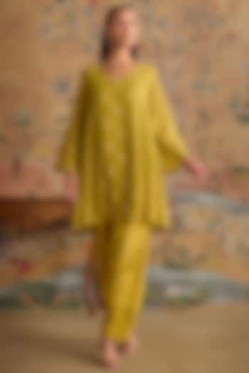 Yellow Chanderi Floral Embroidered A-Line Kurta Set by Kritika Dawar at Pernia's Pop Up Shop