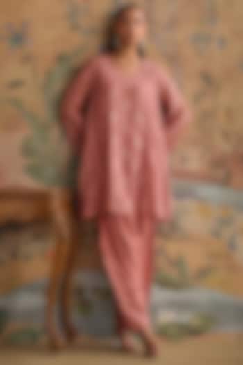 Blush Pink Chanderi Floral Embroidered A-Line Kurta Set by Kritika Dawar at Pernia's Pop Up Shop
