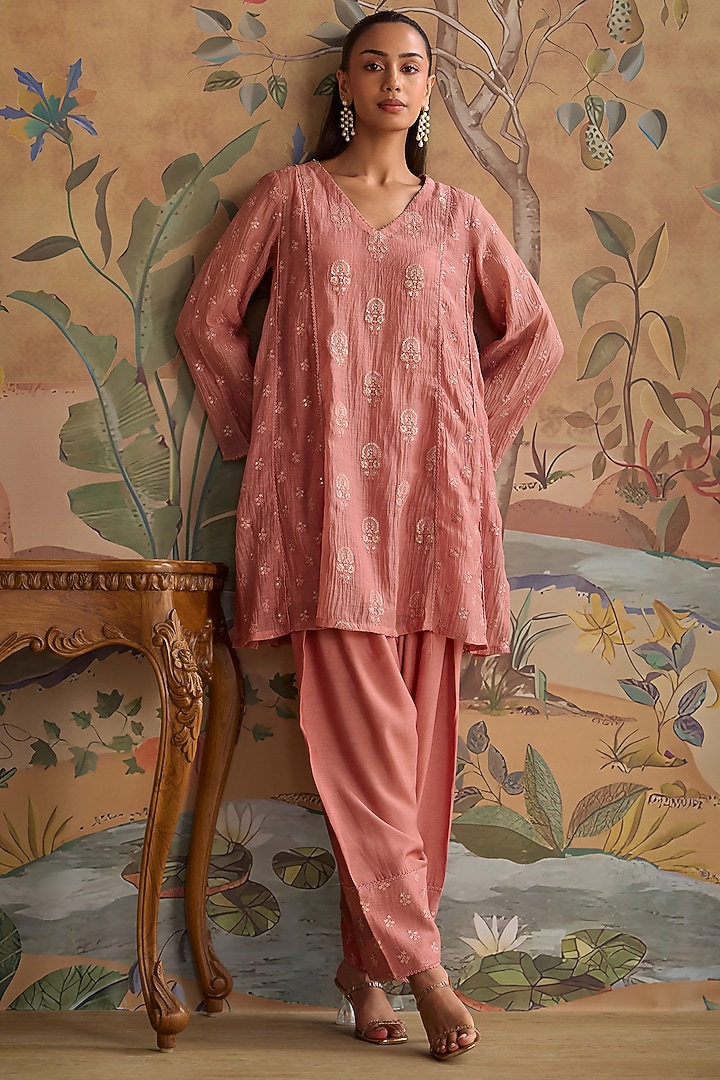 Blush Pink Chanderi Floral Embroidered A-Line Kurta Set by Kritika Dawar at Pernia's Pop Up Shop