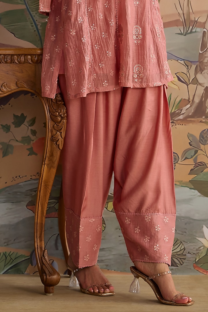Blush Pink Chanderi Floral Embroidered A-Line Kurta Set by Kritika Dawar at Pernia's Pop Up Shop
