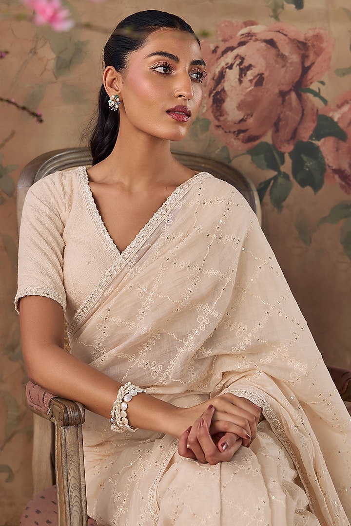 Ivory Chanderi Floral Embroidered Wedding Saree Set by Kritika Dawar at Pernia's Pop Up Shop