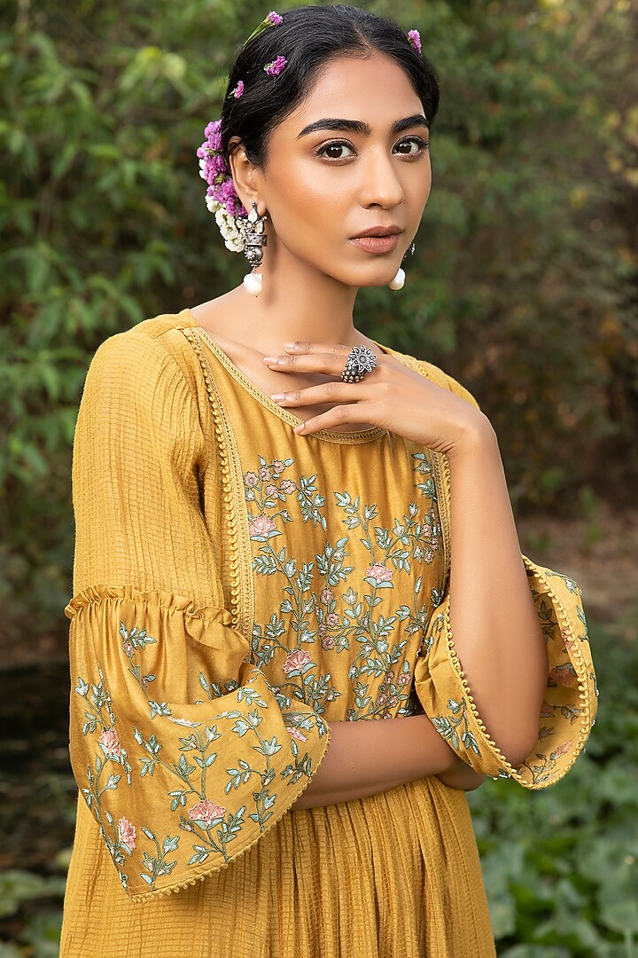 Yellow Embroidered Tunic Set by Kritika Dawar at Pernia's Pop Up Shop