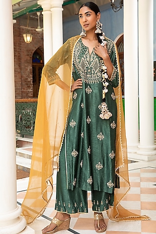 Green Zardosi Kurta Set by Kritika Dawar