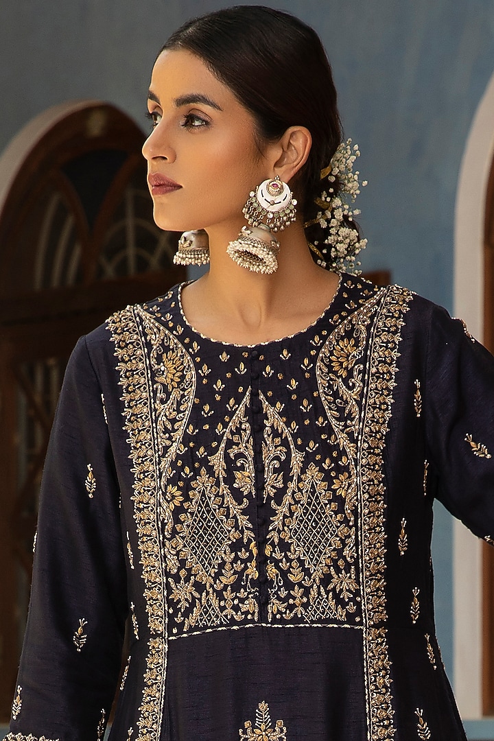 Blue Embroidered Kurta Set by Kritika Dawar at Pernia's Pop Up Shop