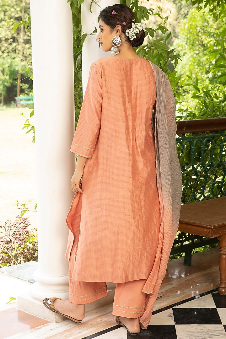Peach Embroidered Kurta Set by Kritika Dawar at Pernia's Pop Up Shop