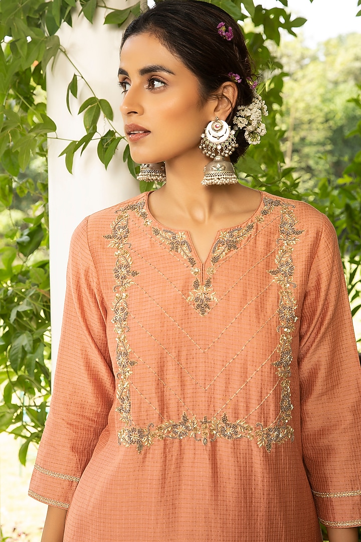 Peach Embroidered Kurta Set by Kritika Dawar at Pernia's Pop Up Shop