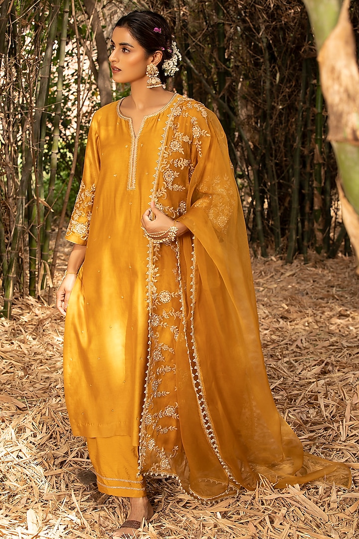 Yellow Chanderi Kurta Set by Kritika Dawar at Pernia's Pop Up Shop