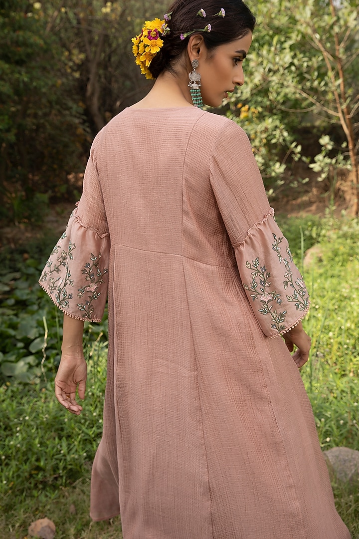 Pink Embroidered Tunic Set by Kritika Dawar at Pernia's Pop Up Shop