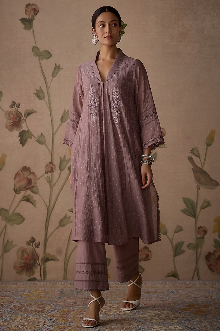 Mauve Chanderi Hand Embroidered Kurta Set by Kritika Dawar at Pernia's Pop Up Shop