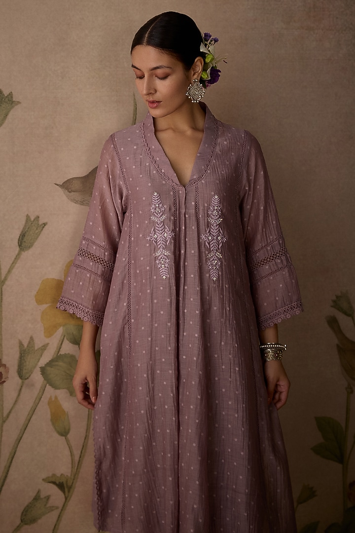 Mauve Chanderi Hand Embroidered Kurta Set by Kritika Dawar at Pernia's Pop Up Shop