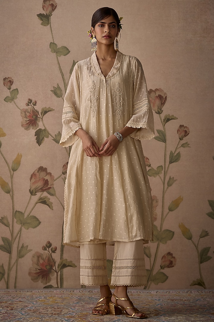 Ivory Chanderi Hand Embroidered Kurta Set by Kritika Dawar at Pernia's Pop Up Shop