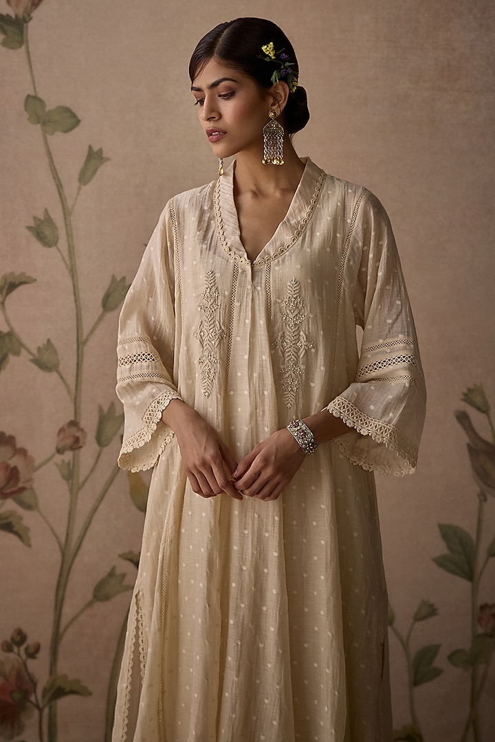 Ivory Chanderi Hand Embroidered Kurta Set by Kritika Dawar at Pernia's Pop Up Shop