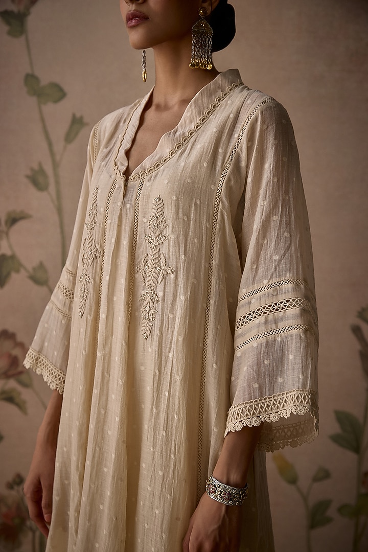 Ivory Chanderi Hand Embroidered Kurta Set by Kritika Dawar at Pernia's Pop Up Shop