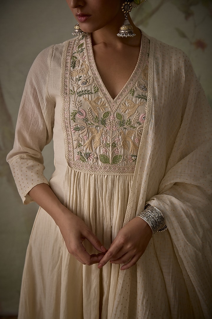 Ivory Chanderi Thread Hand Embroidered Gathered A-Line Kurta Set by Kritika Dawar at Pernia's Pop Up Shop