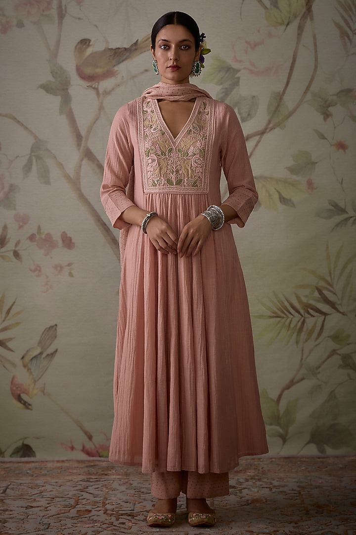 Pink Chanderi Thread Hand Embroidered Gathered A-Line Kurta Set by Kritika Dawar at Pernia's Pop Up Shop