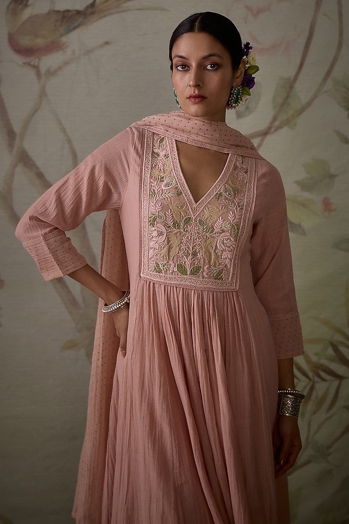 Pink Chanderi Thread Hand Embroidered Gathered A-Line Kurta Set by Kritika Dawar at Pernia's Pop Up Shop