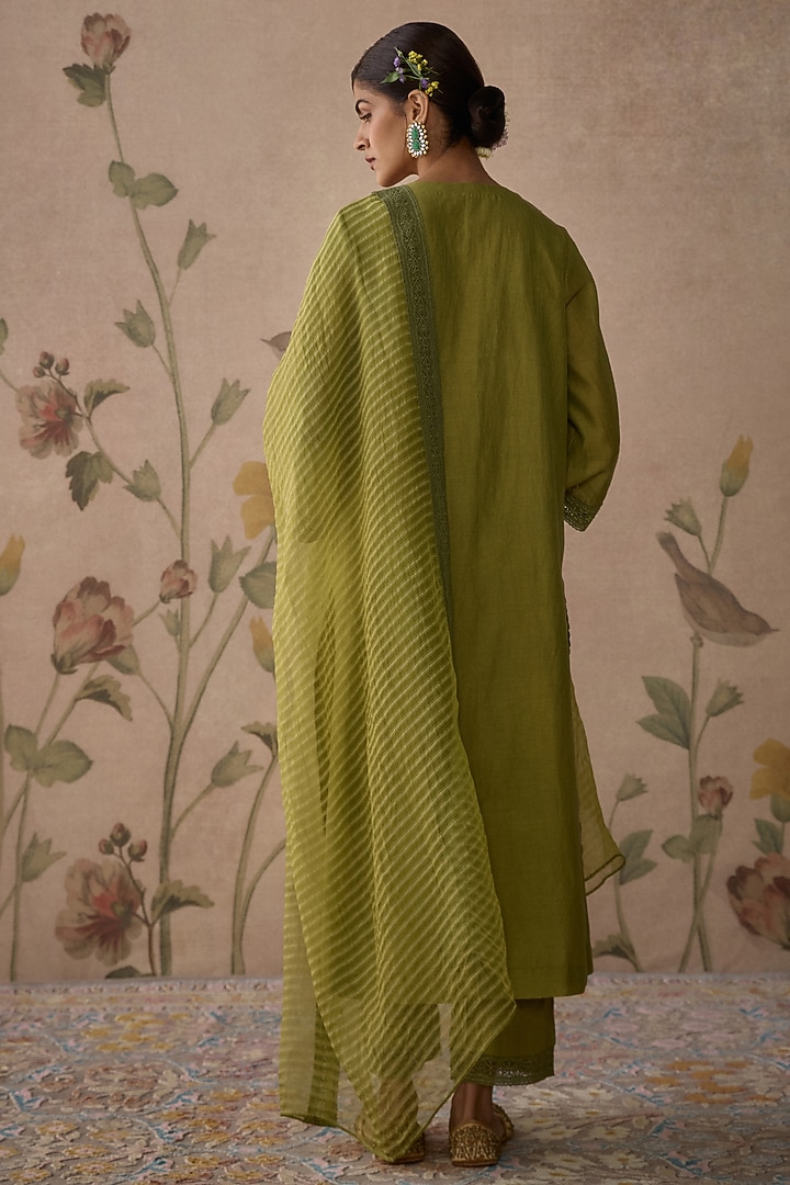 Green Handwoven Chanderi Thread Embroidered Kurta Set by Kritika Dawar at Pernia's Pop Up Shop