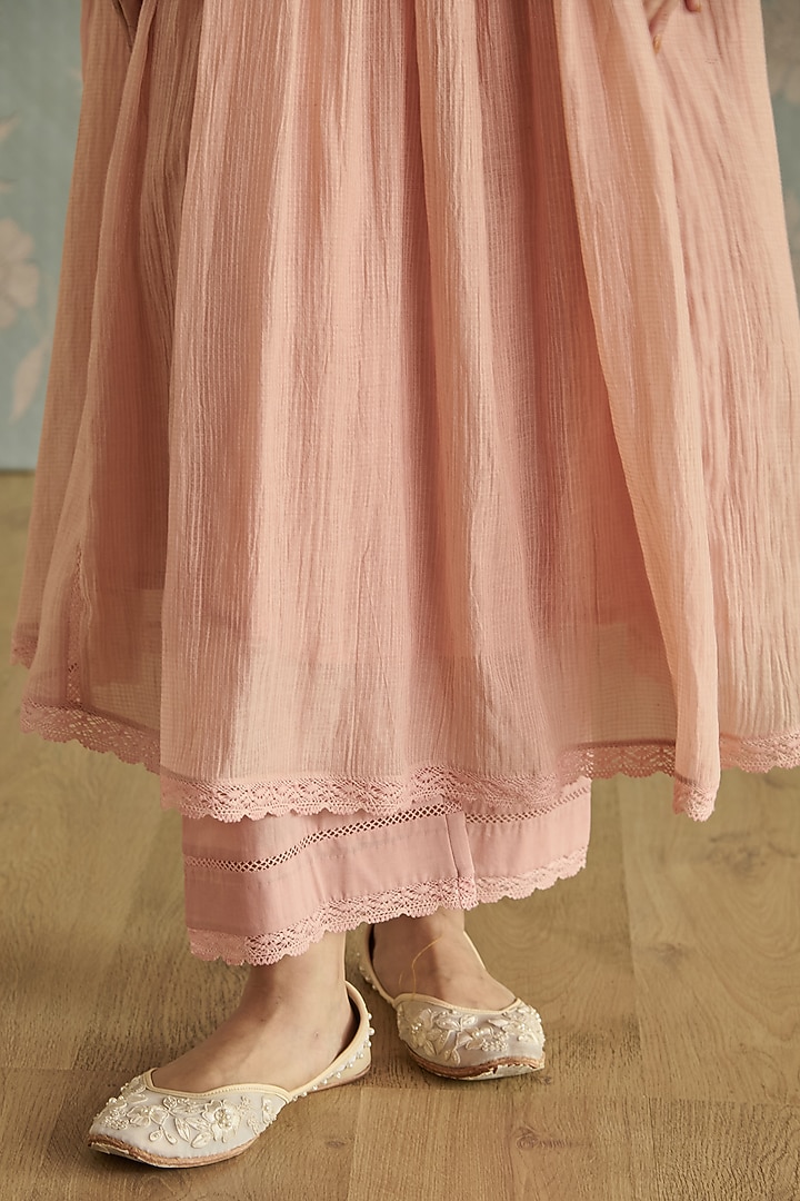 Pink Chanderi Hand Embroidered Handwoven Kurta Set by Kritika Dawar at Pernia's Pop Up Shop