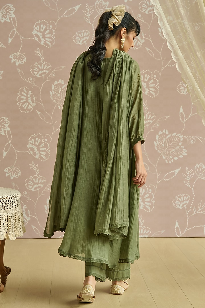 Green Chanderi Hand Embroidered Handwoven Kurta Set by Kritika Dawar at Pernia's Pop Up Shop