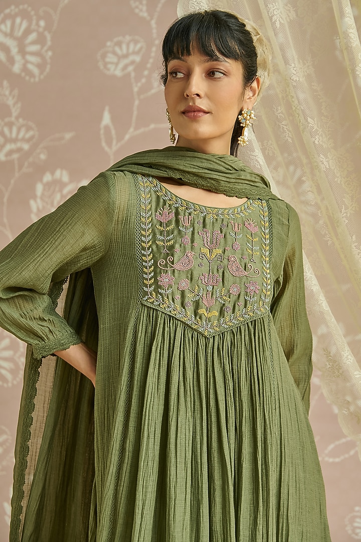 Green Chanderi Hand Embroidered Handwoven Kurta Set by Kritika Dawar at Pernia's Pop Up Shop