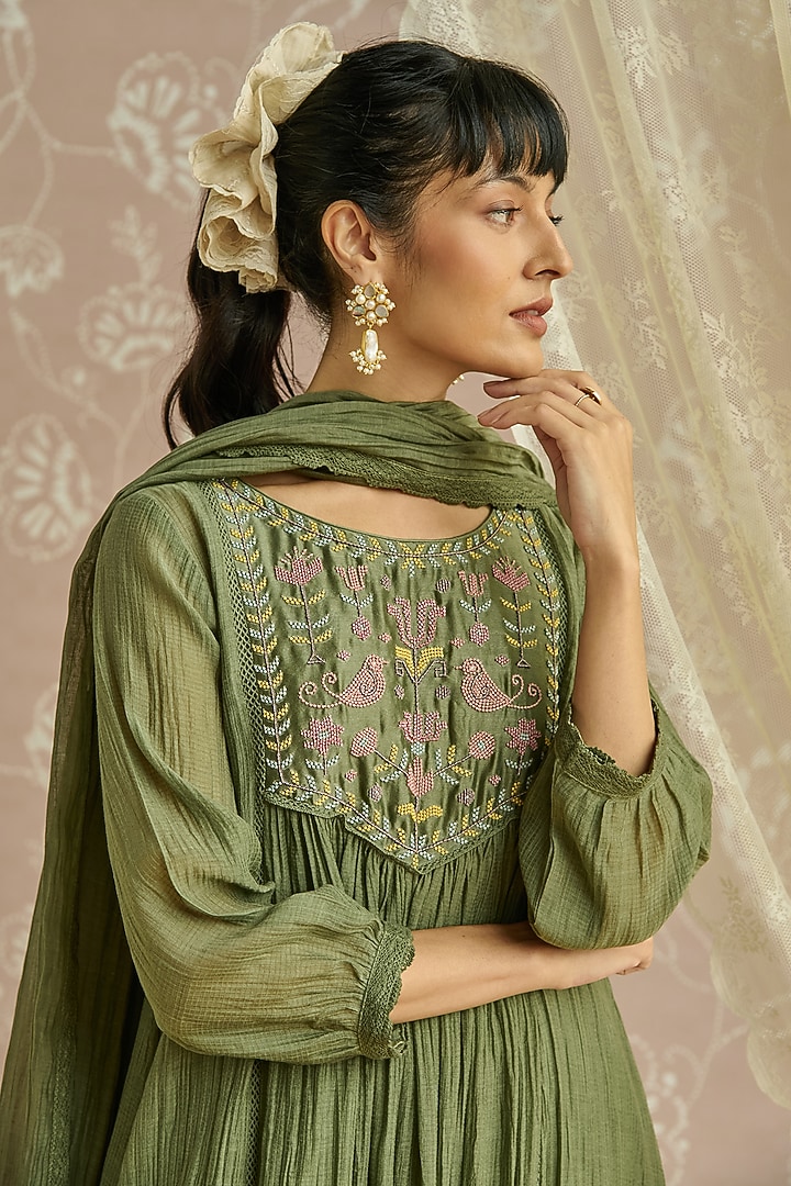 Green Chanderi Hand Embroidered Handwoven Kurta Set by Kritika Dawar at Pernia's Pop Up Shop
