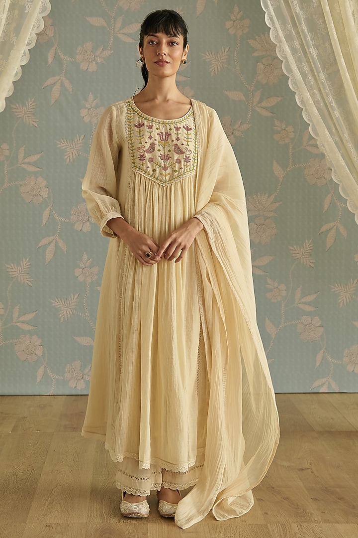 Ivory Chanderi Hand Embroidered Handwoven Kurta Set by Kritika Dawar at Pernia's Pop Up Shop