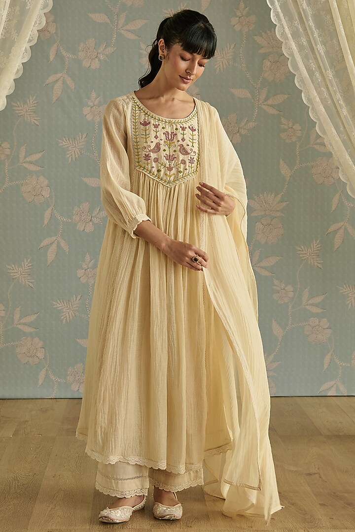 Ivory Chanderi Hand Embroidered Handwoven Kurta Set by Kritika Dawar at Pernia's Pop Up Shop