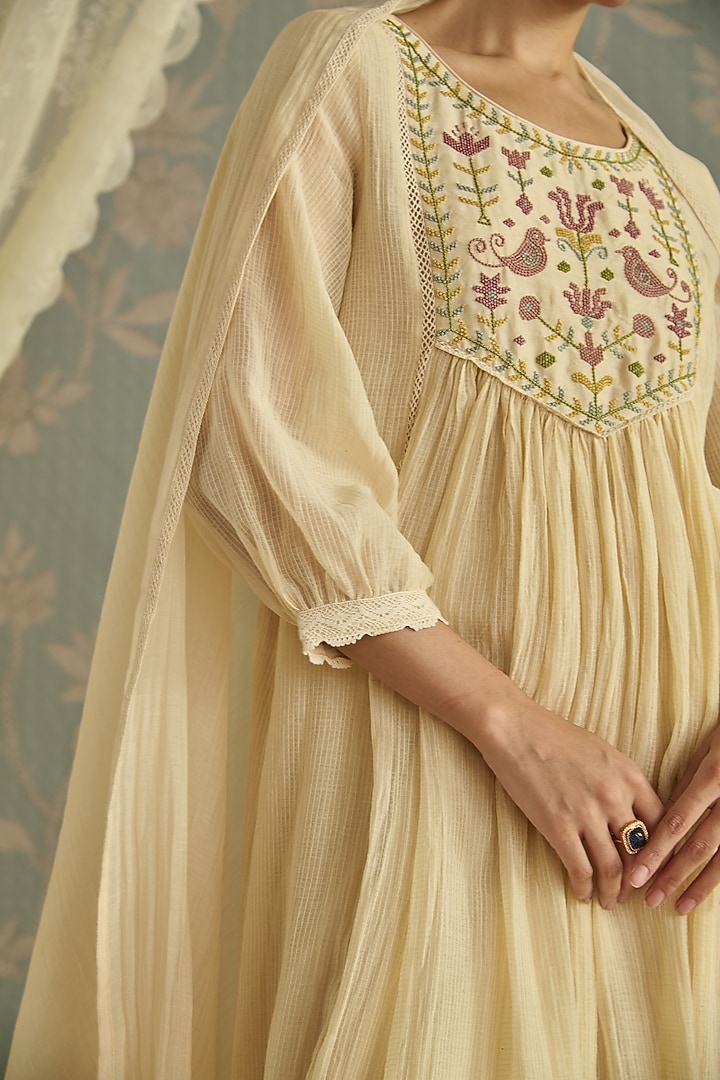 Ivory Chanderi Hand Embroidered Handwoven Kurta Set by Kritika Dawar at Pernia's Pop Up Shop