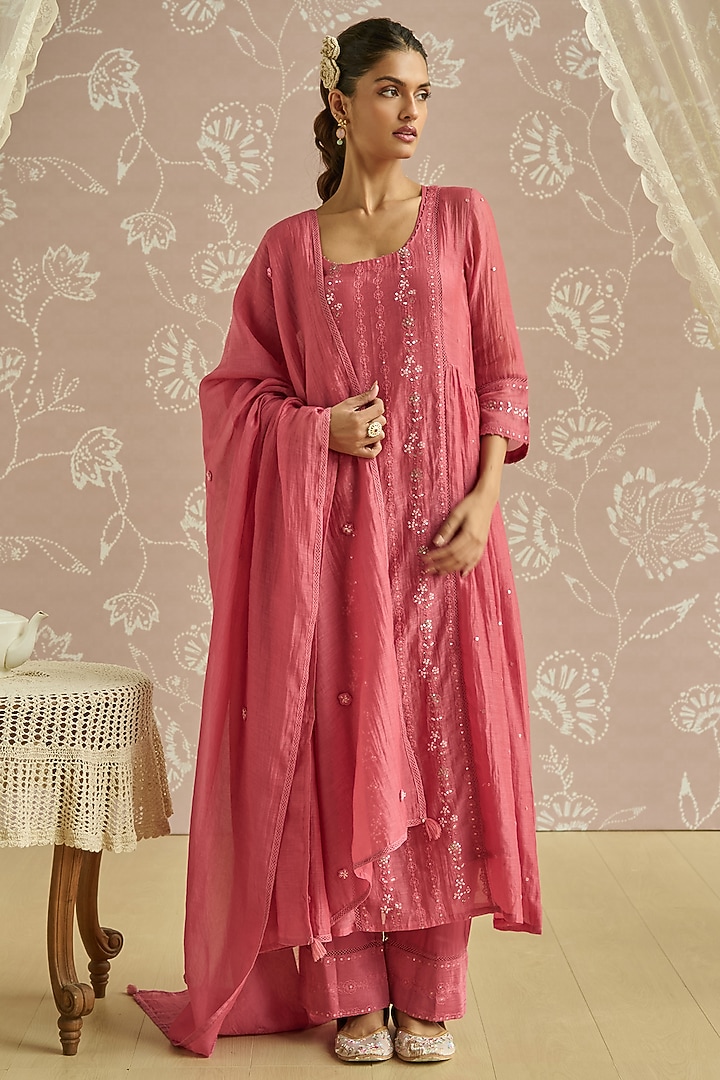 Coral Chanderi Hand Embroidered Kurta Set by Kritika Dawar at Pernia's Pop Up Shop