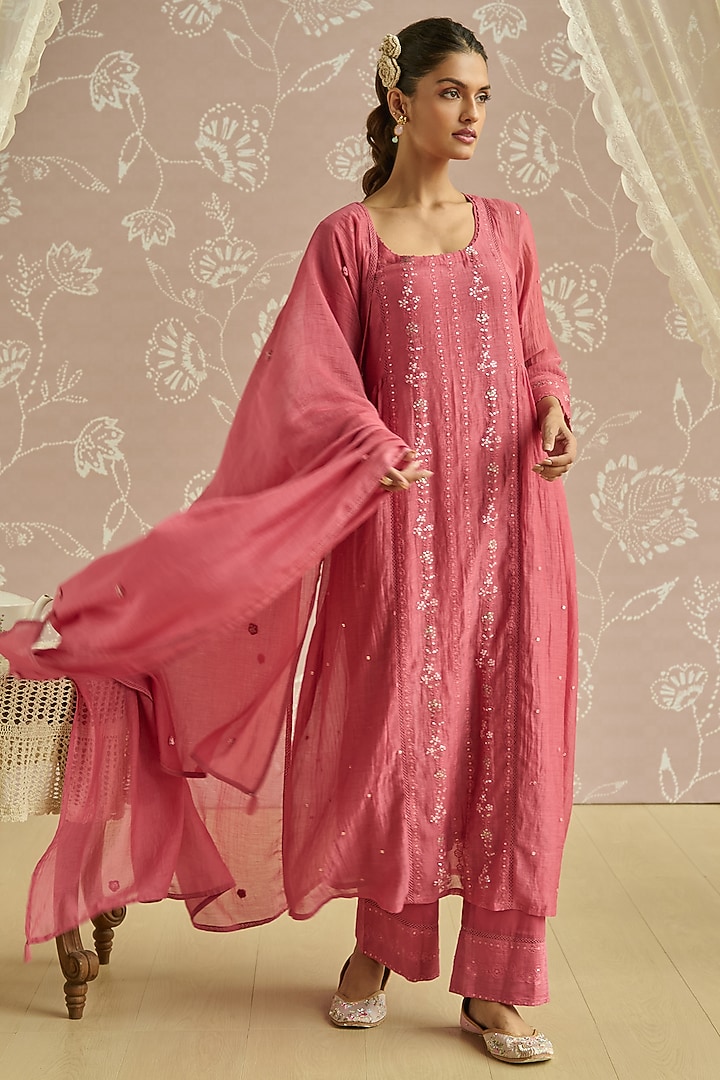 Coral Chanderi Hand Embroidered Kurta Set by Kritika Dawar at Pernia's Pop Up Shop