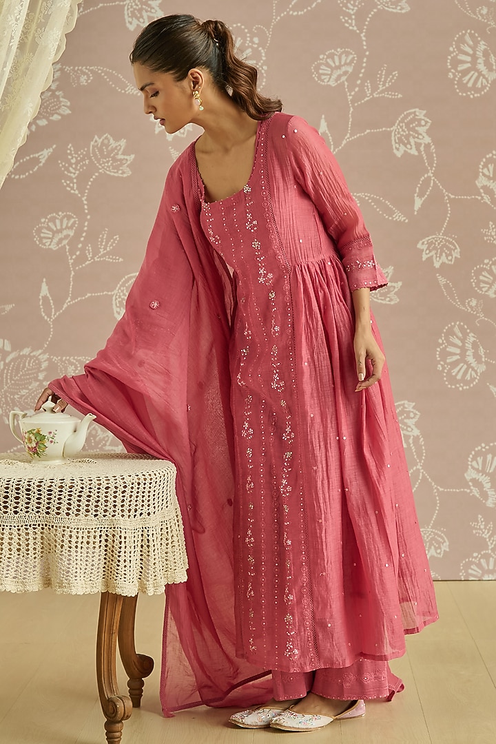 Coral Chanderi Hand Embroidered Kurta Set by Kritika Dawar at Pernia's Pop Up Shop