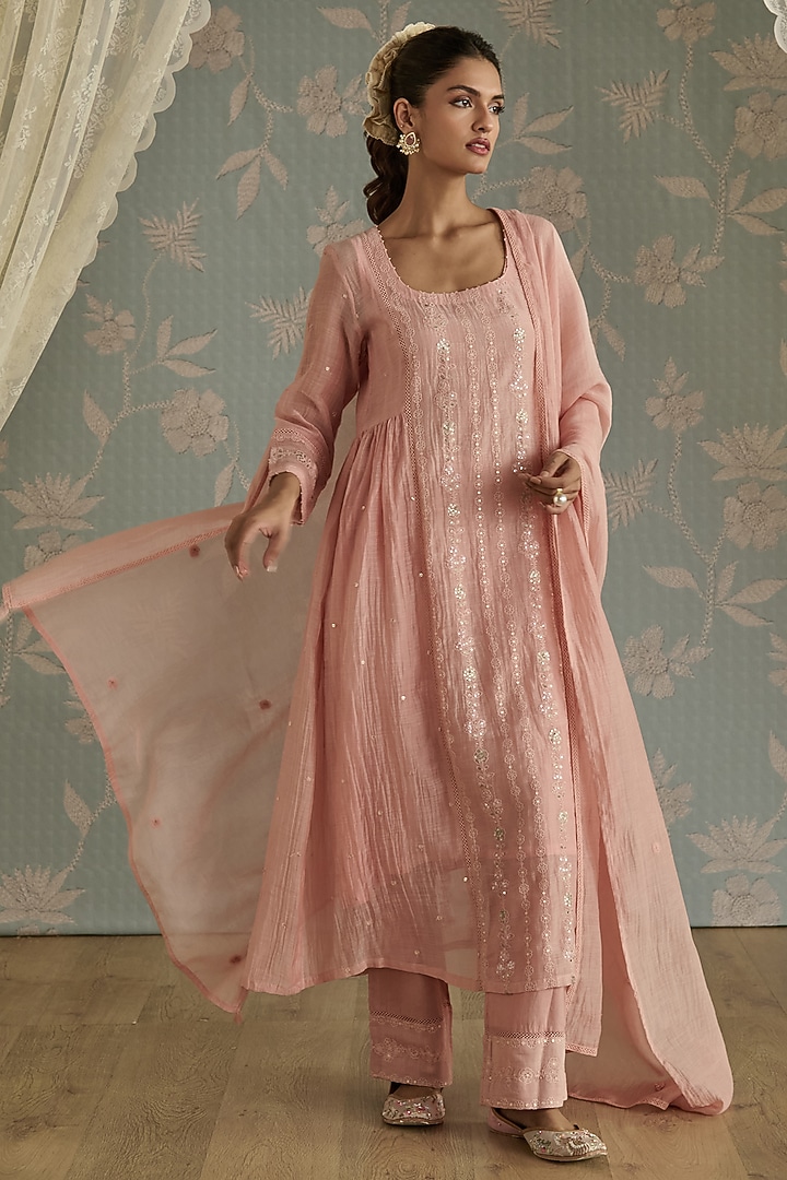 Pink Chanderi Hand Embroidered Kurta Set by Kritika Dawar at Pernia's Pop Up Shop