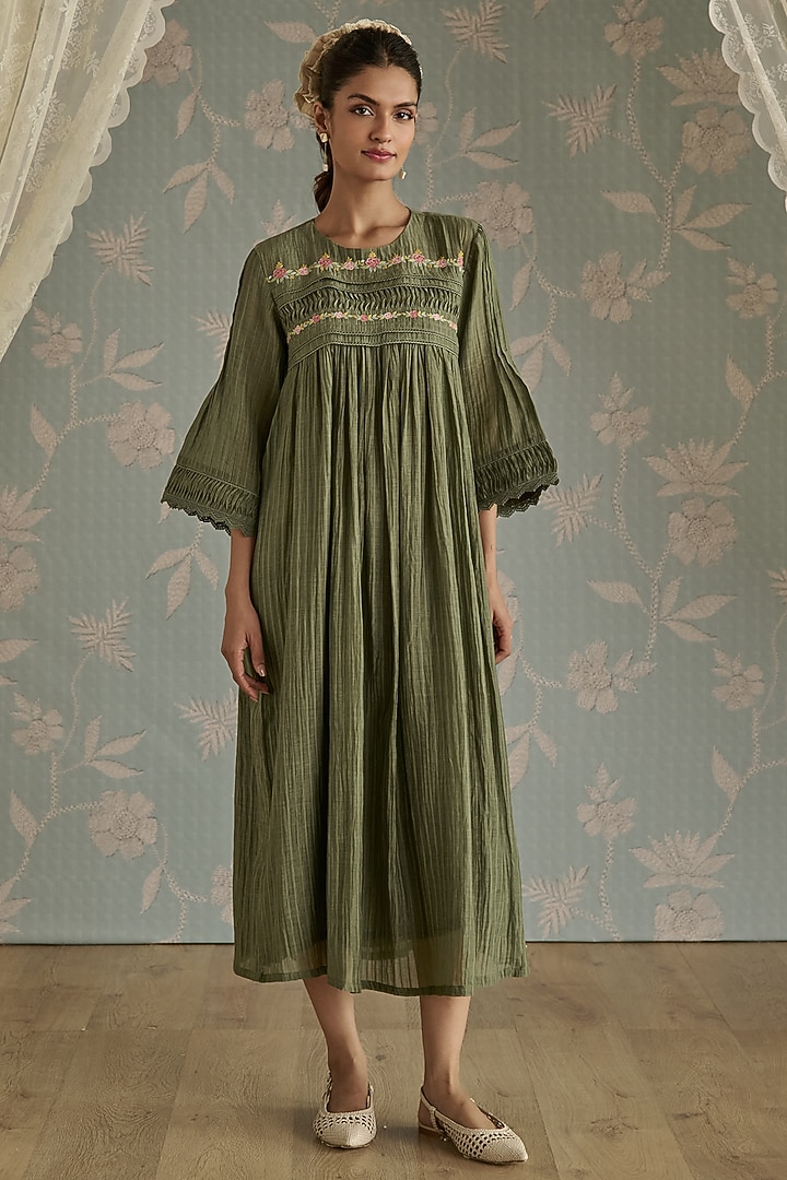 Green Chanderi Hand Embroidered Tunic Set by Kritika Dawar at Pernia's Pop Up Shop