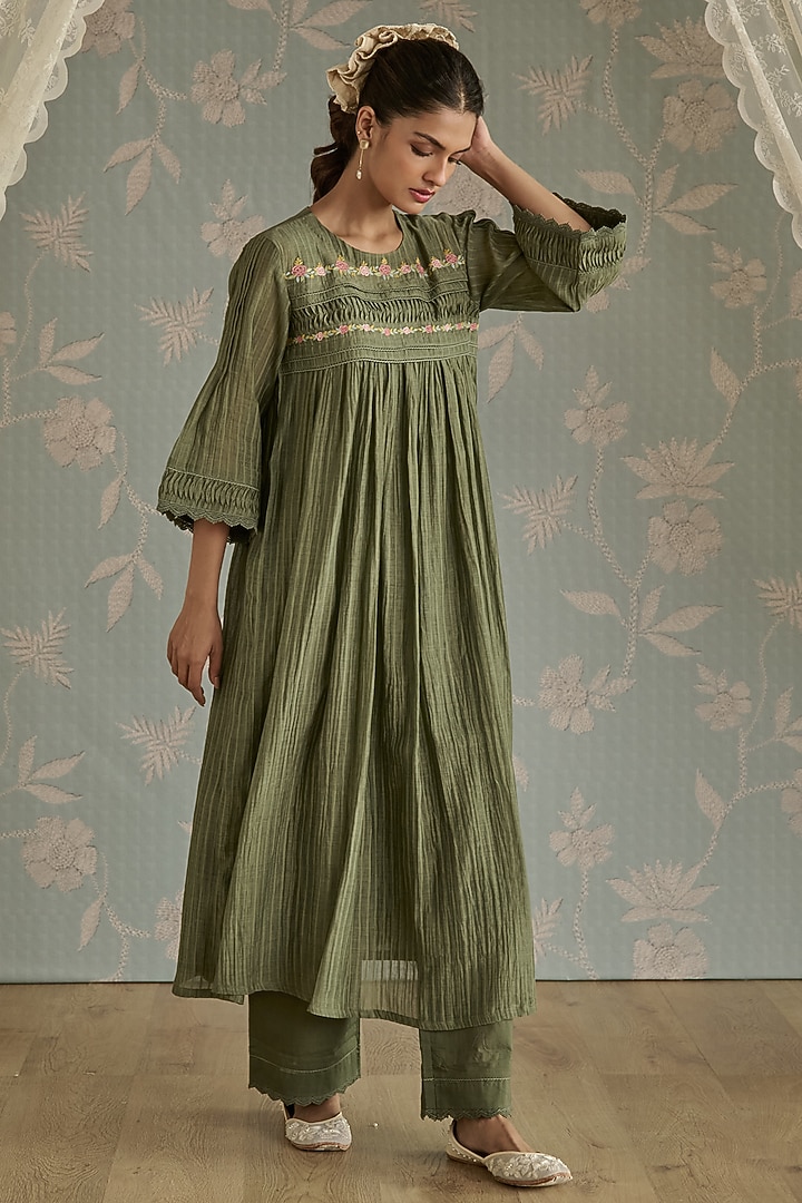Green Chanderi Hand Embroidered Tunic Set by Kritika Dawar at Pernia's Pop Up Shop